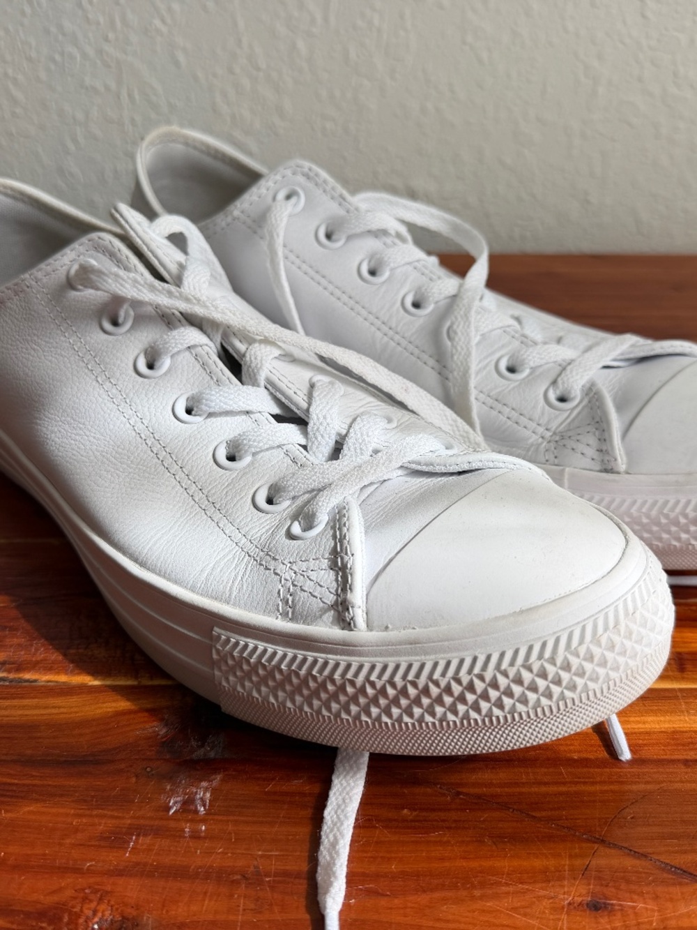 White Leather Converse All Star Lowtops Size 11